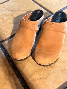 Dansko-Inspired Tan Suede Clog Mule